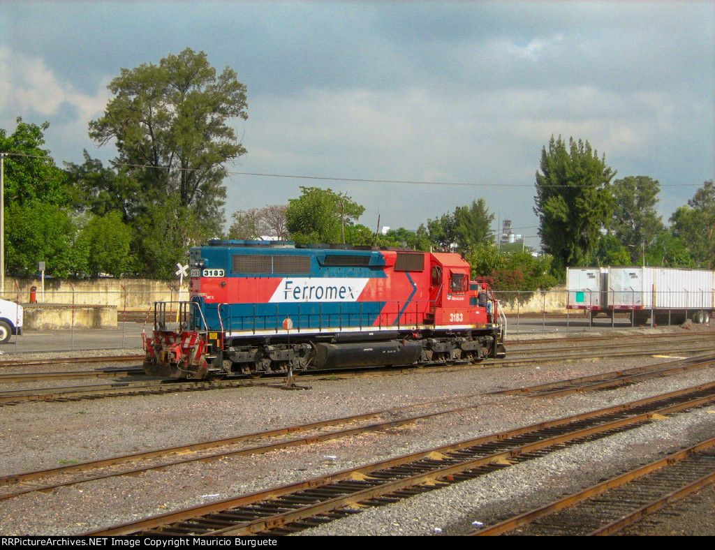 FXE SD40-2 Locomotive in the yard